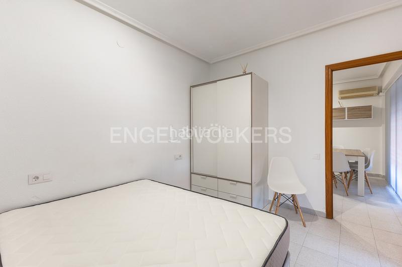 Foto db434630-41b5-49c1-854b-58f030e8ddb7. Alquiler apartamento amplio piso con balcón en algirós en Valencia