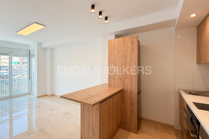 Foto 1280dc28-3f47-4a96-b3ab-4b9d0c729b61. Alquiler apartamento encantador piso con parking en campanar en Valencia