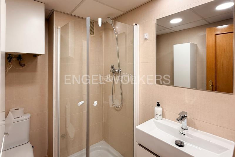 Foto 489b6a5a-c27e-4eee-ab0f-de5c0e6723e6. Alquiler apartamento encantador piso con parking en campanar en Valencia