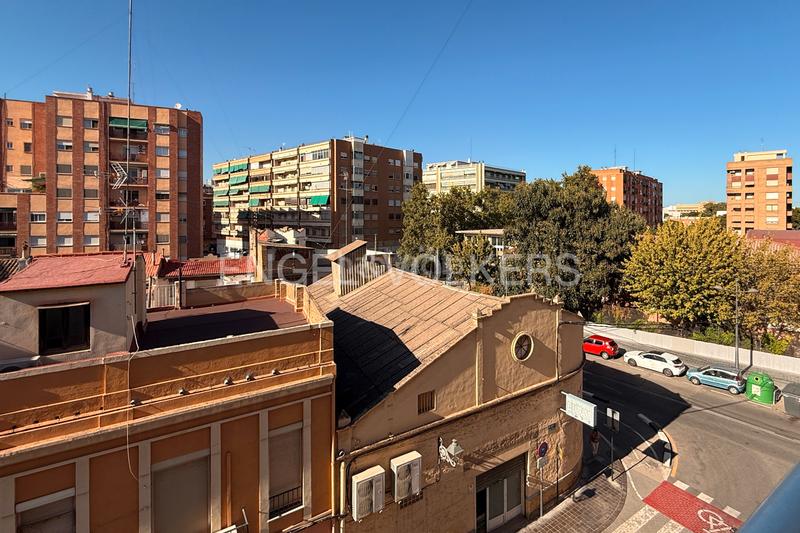 Foto ba3dcbab-b530-4926-88eb-fe5b2a6b6944. Alquiler apartamento encantador piso con parking en campanar en Valencia