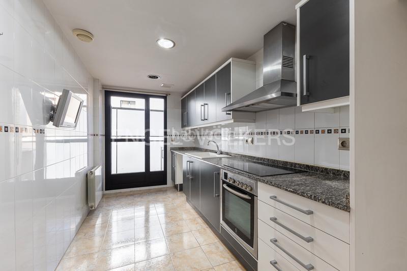 Foto 920368df-1c7c-4141-8484-b0a3a246ba9a. Alquiler apartamento luminoso apartamento en residencial con piscina junto a la avenida francia en Valencia