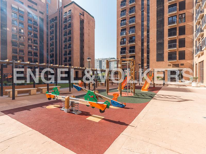 Foto 165762f7-f575-4316-92c8-983aa2b5be84. Lloguer àtic amb calefacció aparcament piscina a Valencia