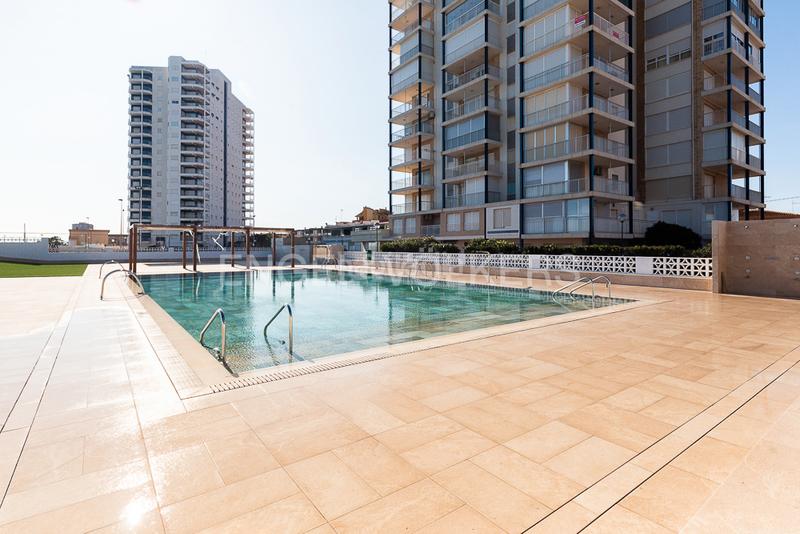 Foto d928b719-96f6-4394-add1-d3f11897a18d. Apartamento magnífico apartamento a la venta en sol, mar y naranjos en Sueca