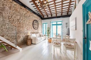Casa in El Cabanyal-El Canyamelar. Casa típica del cabañal con 4 apartamentos independientes con te