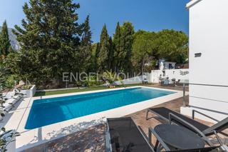 Maison à El Montgó. Casa renovada con apartamento de invitados y piscina