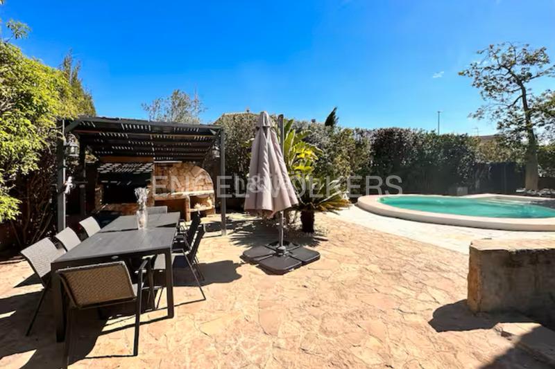 Foto c19f3fba-d1f5-4570-be19-840a1794f874. Location maison avec chauffage parking piscine dans Pobla de Vallbona (la)