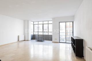 Lloguer Apartament  C. de jorge juan. Fantástico piso sin amueblar ubicado frente al mercado colón