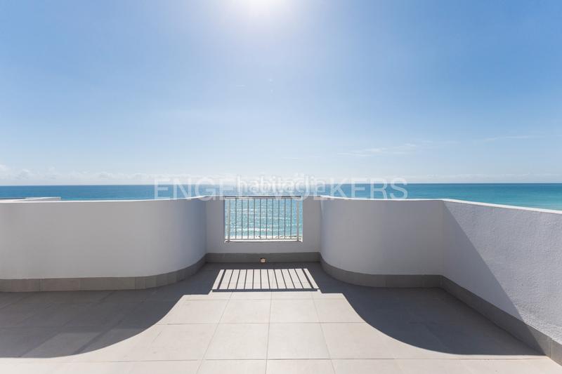 Foto 73009d6a-1f80-4acb-9fe0-210e241a68e2. Àtic amb calefacció aparcament piscina a Playa Norte Peñíscola