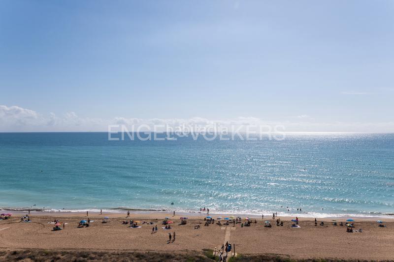 Foto bd9ce307-abae-4475-bd75-b5689bd8279c. Àtic amb calefacció aparcament piscina a Playa Norte Peñíscola