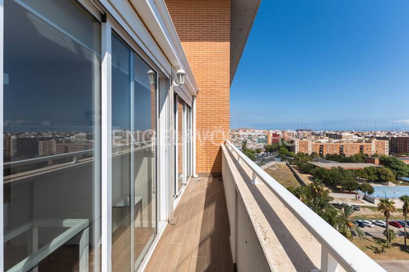 Foto 0b166ee9-1632-411e-b651-5b79b863f137. Attico con riscaldamento parcheggio piscina in Penya-Roja - Avda. Francia Valencia