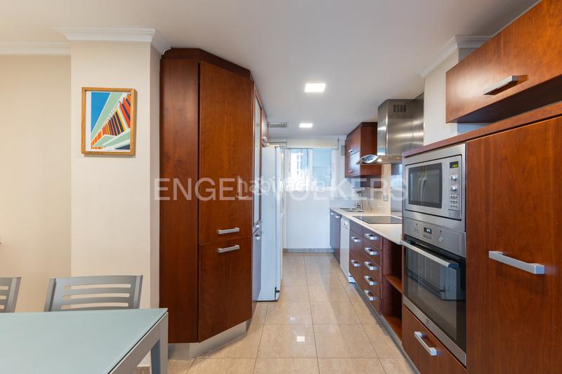 Foto 1271474d-384b-4622-b708-e366bcca3c2a. Attico con riscaldamento parcheggio piscina in Penya-Roja - Avda. Francia Valencia