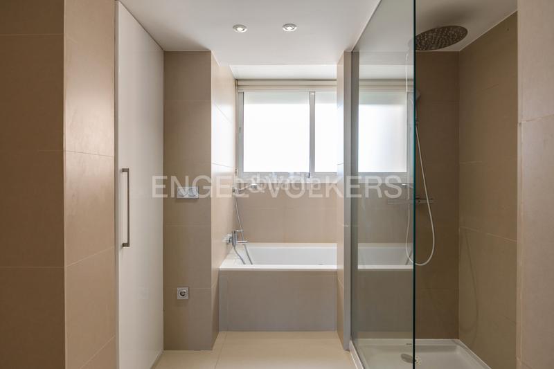 Foto 31e00c4b-cbac-464a-8e70-0854617c2153. Attico con riscaldamento parcheggio piscina in Penya-Roja - Avda. Francia Valencia