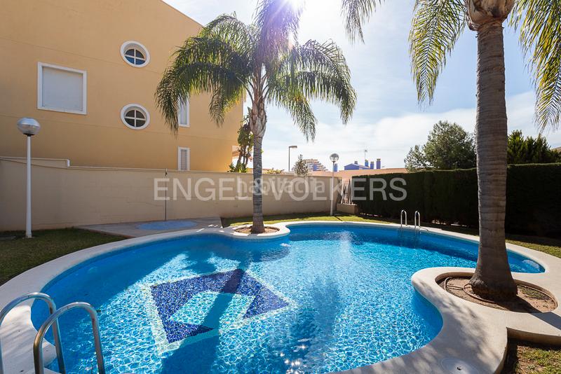 Foto d07a22d9-87d7-4f6c-8226-2981a85a426f. Casa con riscaldamento parcheggio piscina in Racó Cullera