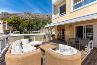 Maison  Carrer de la serra gelada. Estupenda casa adosada con piscina y vista al mar en cullera