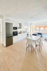 Apartamento  Leones. Piso luminoso y reformado ideal para inversión en ciutat jardí