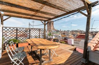 Ático  Tapineria. Atico  con terraza de 60m2 a pocos pasos de la plaza de la reina