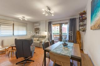 Apartamento en Mestalla. Luminosa vivienda con garaje y trastero en mestalla