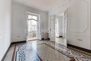 Lloguer Apartament  Avenida maria cristina. Amplia y luminosa vivienda en ciutat vella