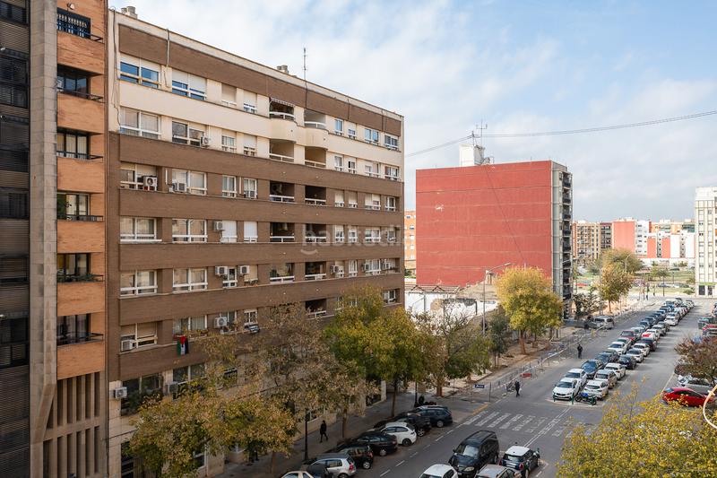 Foto 3a9dcd25-ef87-498b-b2c8-fb3f5bacd09b. Alquiler apartamento acogedora vivienda junto al parque central en Valencia