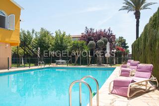 Casa a El Grao. Villa encantadora con piscina a 3 minutos del mar.