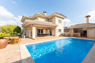 Haus in Riba - roja de Túria. Casa de ensueño con apartamento independiente en la zona de la e