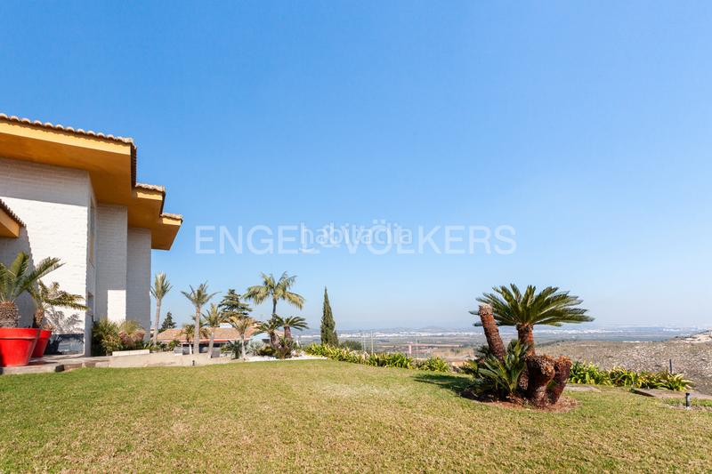 Foto 0eb832b2-94ce-49b1-a90e-afb7f9834657. Casa con riscaldamento parcheggio piscina in Cumbres de Calicanto Torrent