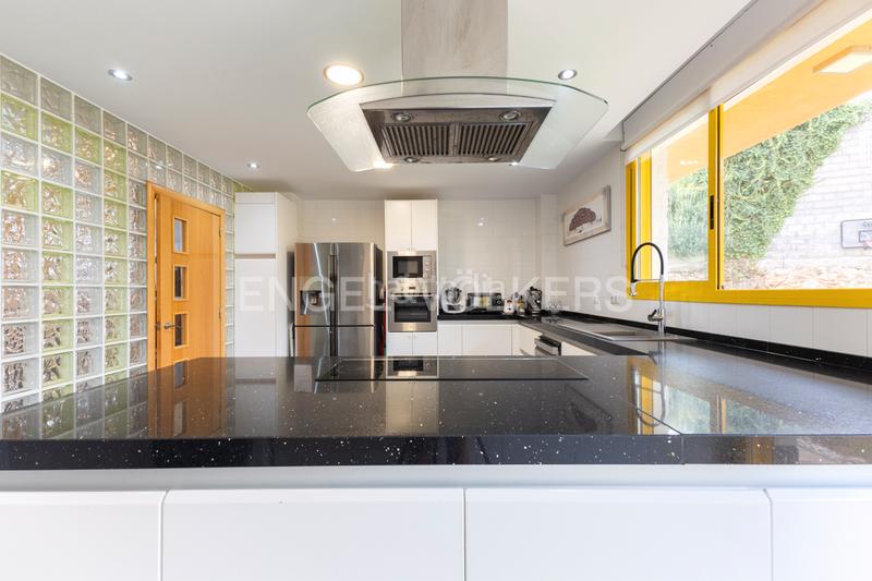 Foto 263b0c80-d4f0-46cd-b0b2-56d6446bfe6c. Casa con riscaldamento parcheggio piscina in Cumbres de Calicanto Torrent