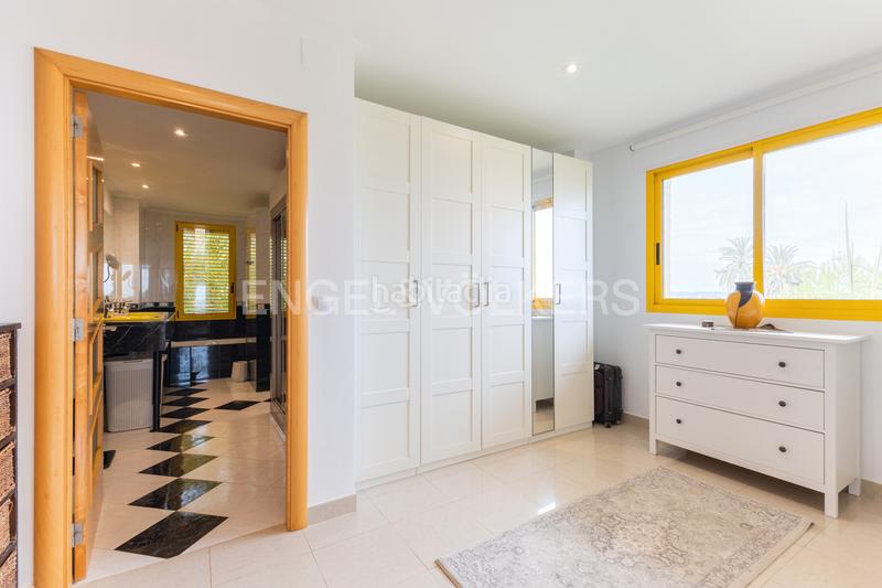 Foto 52e42a6a-1a56-48be-a999-add7bc9eccf7. Casa con riscaldamento parcheggio piscina in Cumbres de Calicanto Torrent