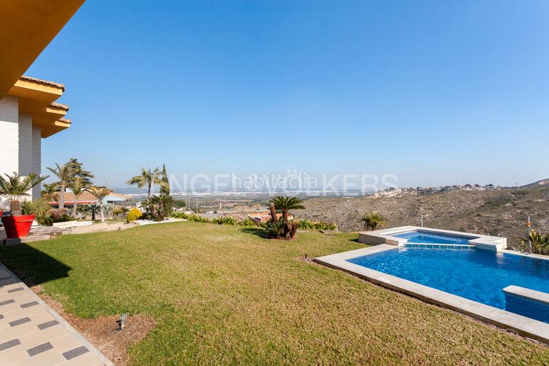 Foto 828de84a-1d9e-4870-879f-22b0948c5850. Casa con riscaldamento parcheggio piscina in Cumbres de Calicanto Torrent