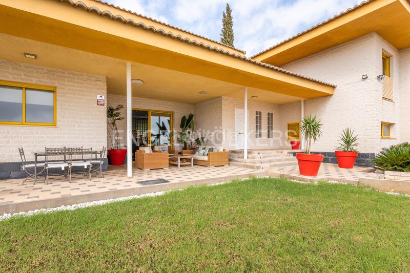 Foto 8dcf63c5-0516-441b-8d1d-1e628a19c446. Casa con riscaldamento parcheggio piscina in Cumbres de Calicanto Torrent