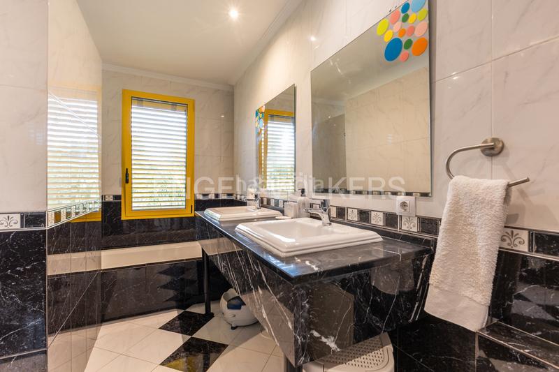 Foto 9e30e61a-bc3a-4866-b680-ec6d8ec520cf. Casa con riscaldamento parcheggio piscina in Cumbres de Calicanto Torrent