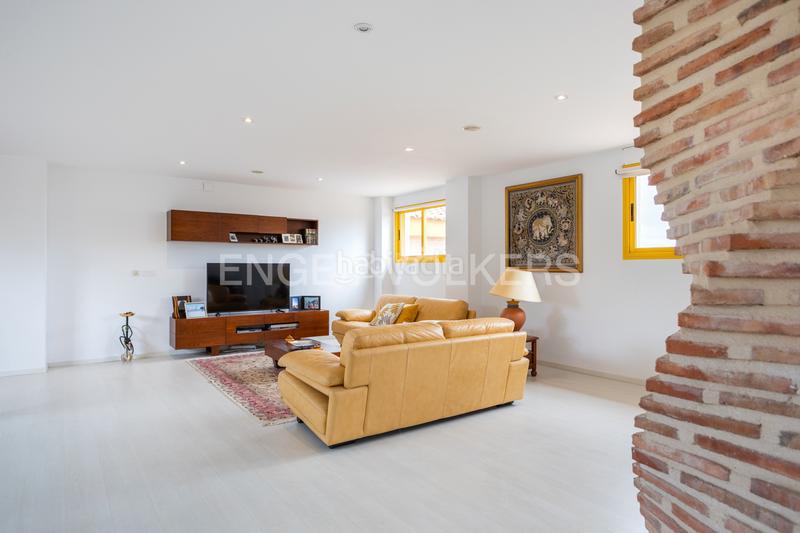 Foto ae3a12d6-c256-4408-91a7-0ef7fbffa97d. Casa con riscaldamento parcheggio piscina in Cumbres de Calicanto Torrent