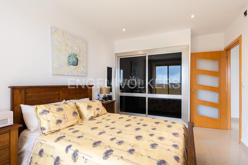 Foto c6da97a0-1d26-4855-8855-8c6586f9c19d. Casa con riscaldamento parcheggio piscina in Cumbres de Calicanto Torrent