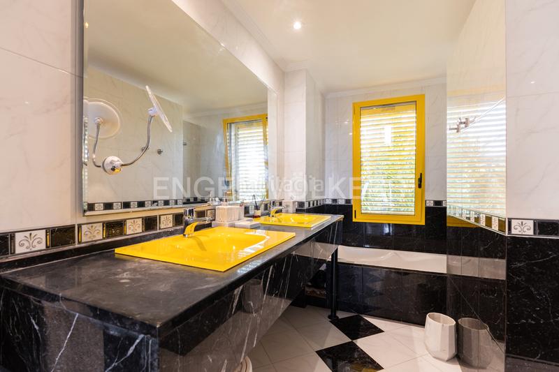 Foto c9dca07b-4372-4202-b22f-a74f3041b6d6. Casa con riscaldamento parcheggio piscina in Cumbres de Calicanto Torrent