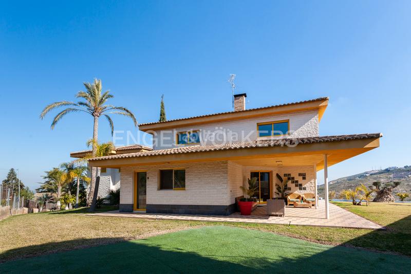 Foto d041ed6b-f89d-4c26-943c-7106724e6679. Casa con riscaldamento parcheggio piscina in Cumbres de Calicanto Torrent