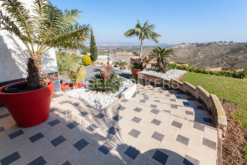 Foto dc332192-cbcd-427c-8b79-2380bbe165d9. Casa con riscaldamento parcheggio piscina in Cumbres de Calicanto Torrent