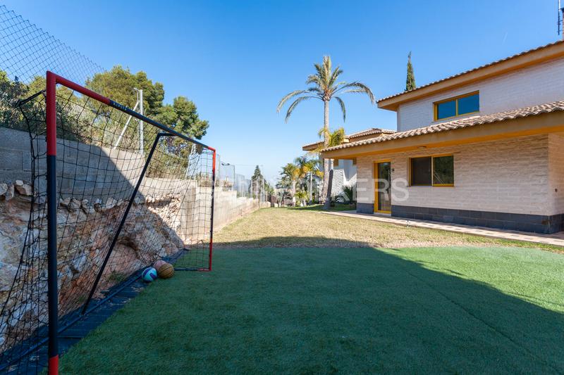 Foto e3407243-5e62-4feb-96f3-7c540d9f2abb. Casa con riscaldamento parcheggio piscina in Cumbres de Calicanto Torrent