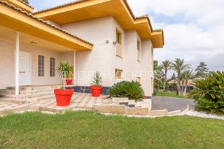 Maison à Cumbres de Calicanto. Diseño amplio con vistas impresionantes en cumbres de calicanto
