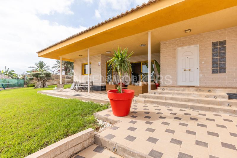 Foto f757a938-3f22-4720-bab9-7650f165d59a. Casa con riscaldamento parcheggio piscina in Cumbres de Calicanto Torrent