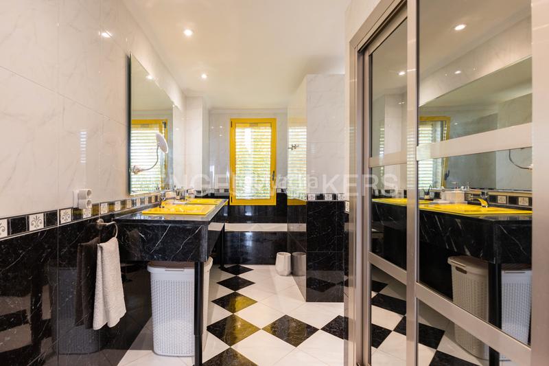 Foto f93a44d5-767c-4432-af0c-f54179b364d4. Casa con riscaldamento parcheggio piscina in Cumbres de Calicanto Torrent