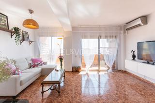 Lloguer Apartament a L´Illa Perduda. Luminoso piso con balcón para corta estancia