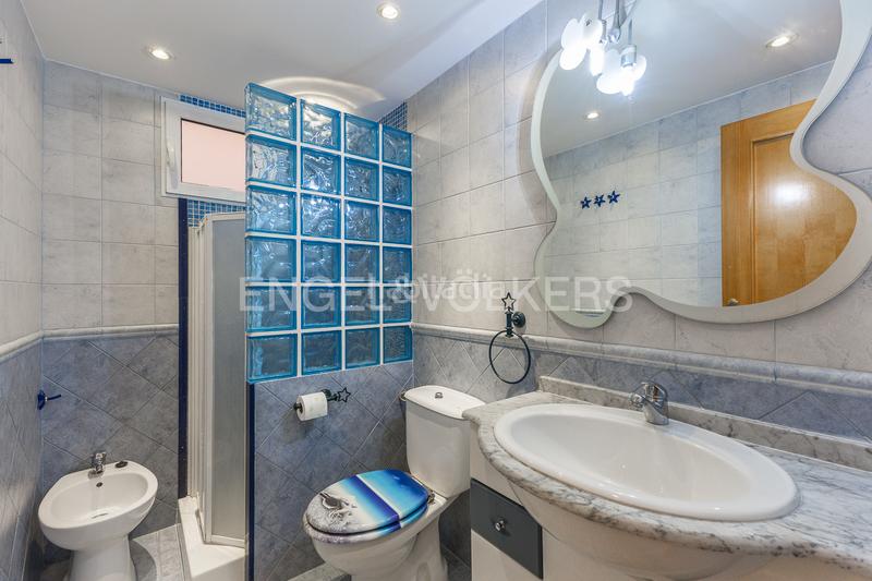 Foto 352a42c3-4d01-4ca4-86a1-0d9445061e5e. Apartamento  con vistas magnificas a metros del mar. en Cullera