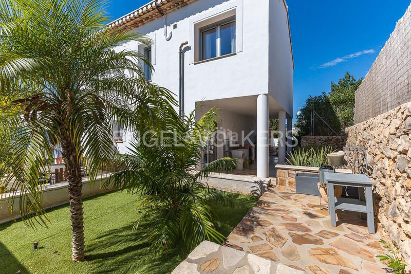 Foto ccb1671e-f445-45ab-aae2-3876934b3fb3. Casa amb calefacció aparcament piscina a Las Rotas / Les Rotes Dénia