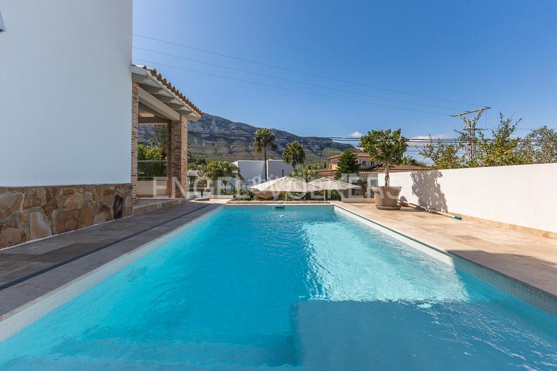 Foto d9795497-7632-4e25-882c-6dafe5c34aa1. Casa amb calefacció aparcament piscina a Las Rotas / Les Rotes Dénia