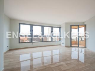 Lloguer Apartament  Avinguda de frança. Espectacular piso con posibilidad de amueblar y alquiler máximo