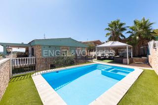 Casa a Pla dels Aljubs. Residencia en la pobla de vallbona con piscina privada