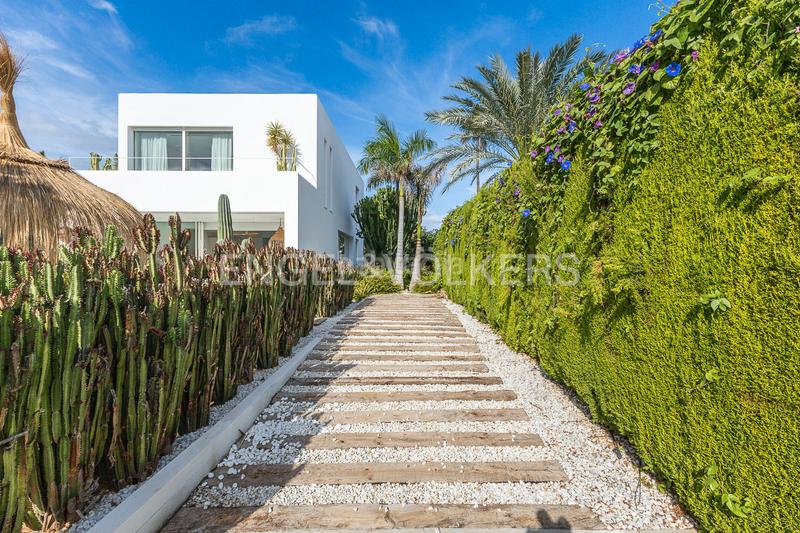 Foto 12efa8a6-a9e5-47be-856a-655a1bf125d4. Casa exclusiva villa con piscina y diseño mediterráneo en Dénia