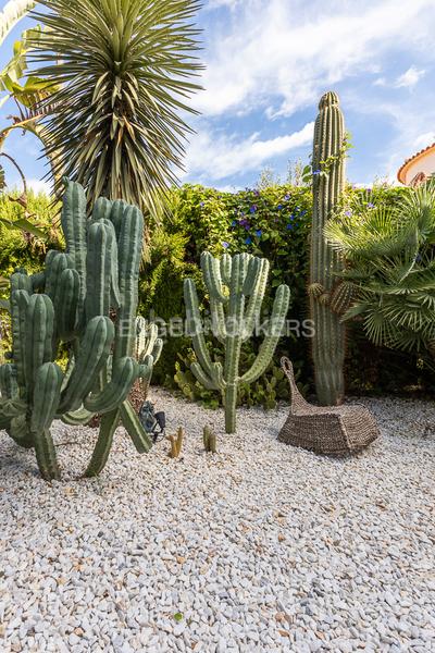 Foto 3bb7b05a-7bec-49bf-8351-d5cfa2e9ca68. Casa exclusiva villa con piscina y diseño mediterráneo en Dénia