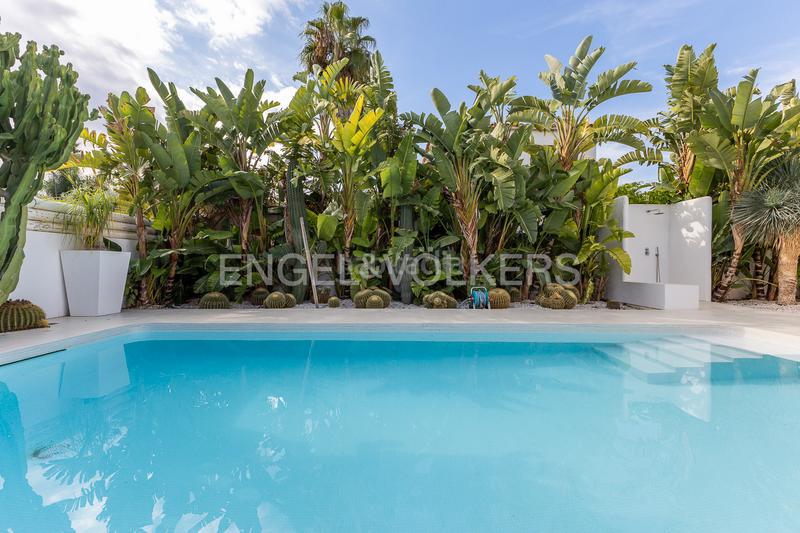 Foto 4b0f5d5a-2db6-4b3d-98d8-7475545df63a. Casa exclusiva villa con piscina y diseño mediterráneo en Dénia