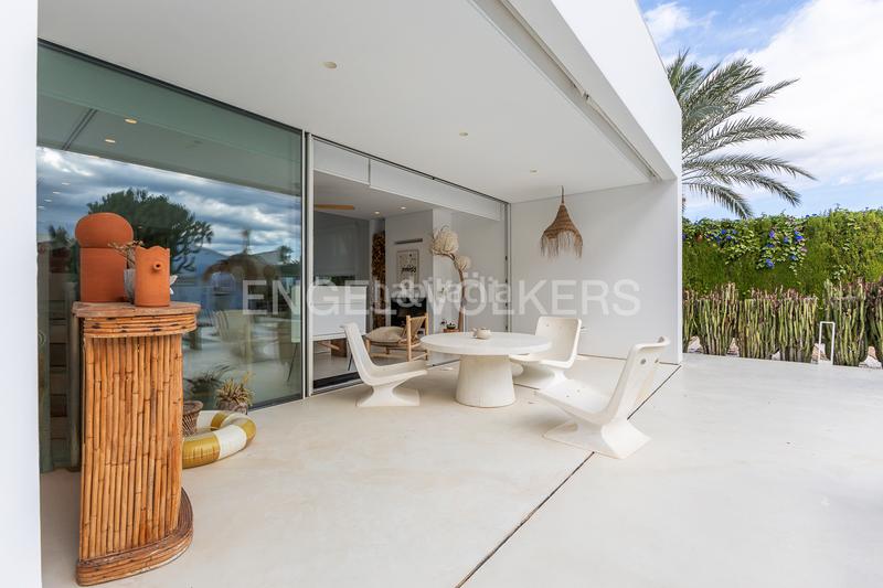 Foto 5b789f3f-4f71-473d-bd6a-1b2f0e4bd373. Casa exclusiva villa con piscina y diseño mediterráneo en Dénia